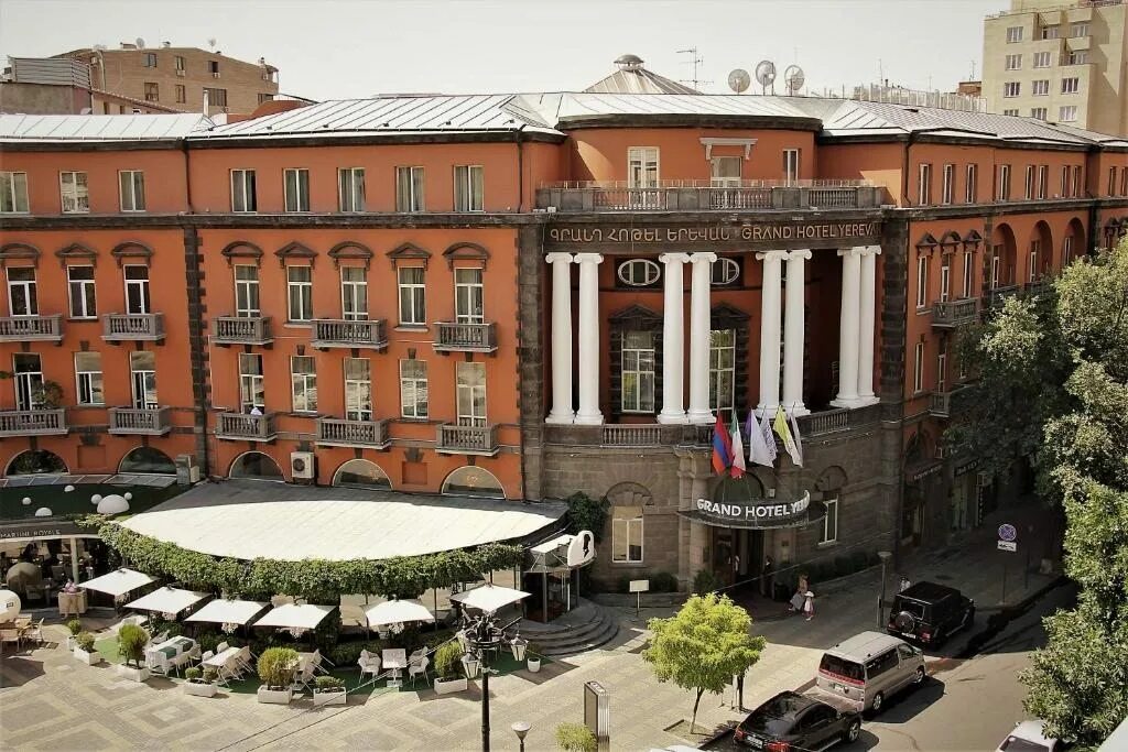 Город ереван гостиница ереван. Город ереван гостиница ереван. Bass boutique hotel ереван. Hotel republic yerevan. Гостиница ереван армения.
