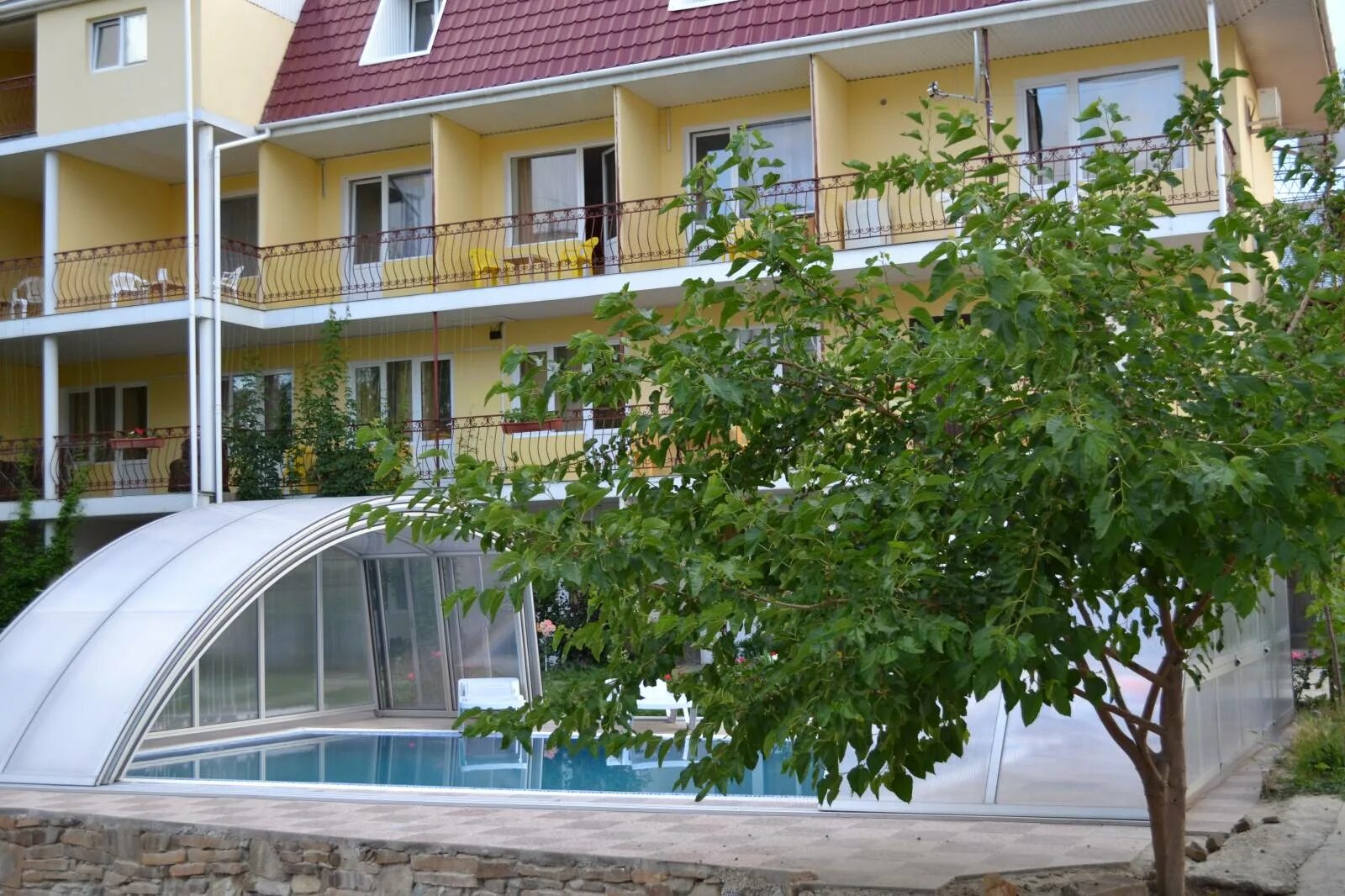 Гостевой дом геленджик ул. Судак ул лучистая 6. Судак гостевой дом сайт. Отель юсон адлер. Судак гостевой дом сайт.