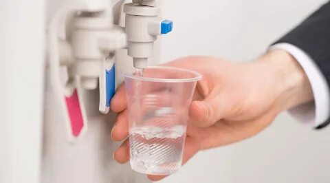 Залит кулер водой
