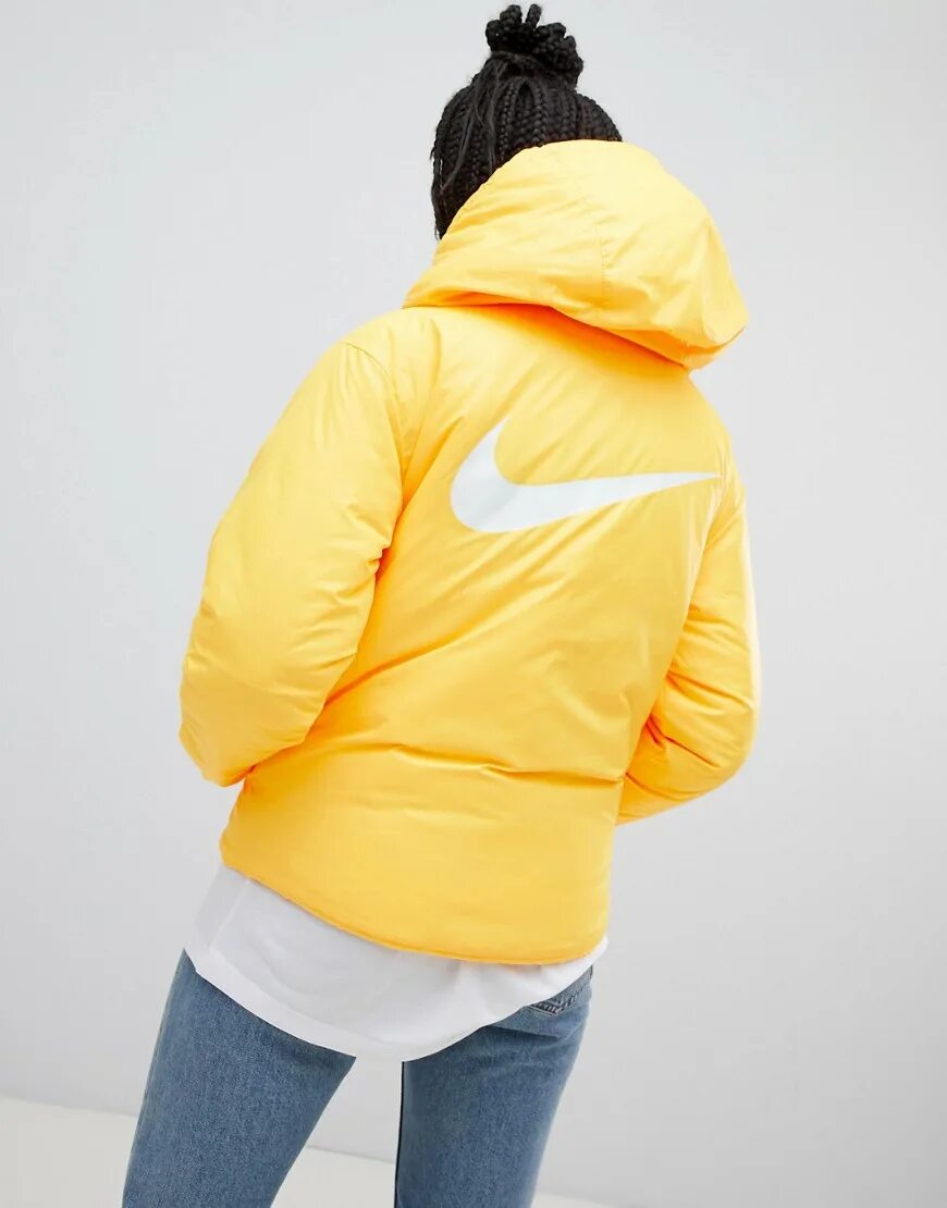 Желтый капюшон игра. Желтая куртка найк. Куртка найк Носта желтая. Nike Vintage Reversible Jacket. Куртка найк желтая женская.