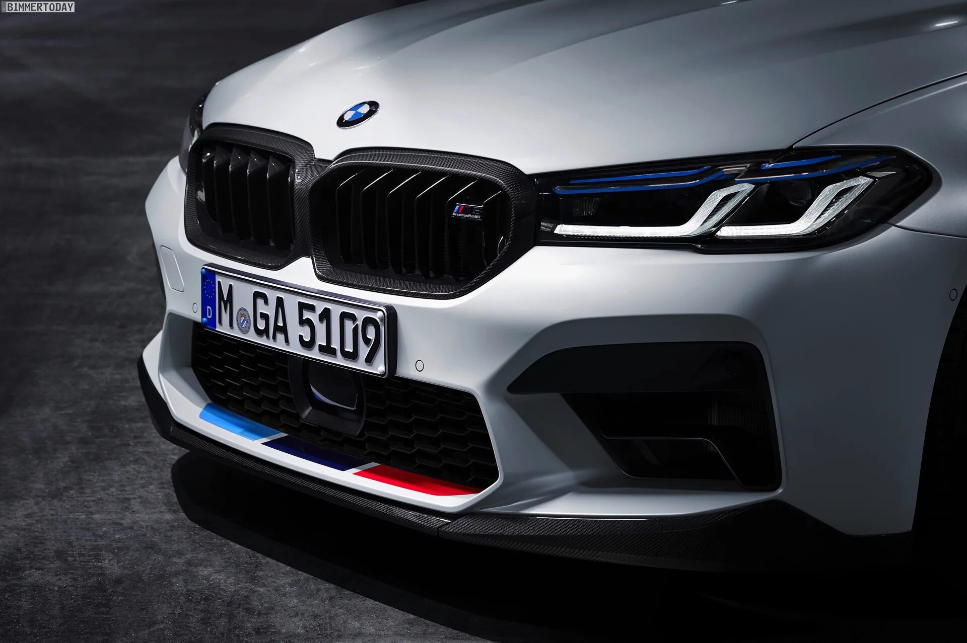 Фары м5 ф90 рестайлинг. Bmw m5 f90 competition m performance. бмв м5 ф90 lci.