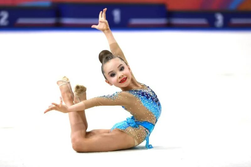 фотообои гимнастика. гимнастки на заставку. грейс художественная. художественная гимнастика рисунки аверина дина. гимнастка.