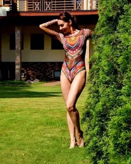 Жалаңаш Юлияның паршута суреті