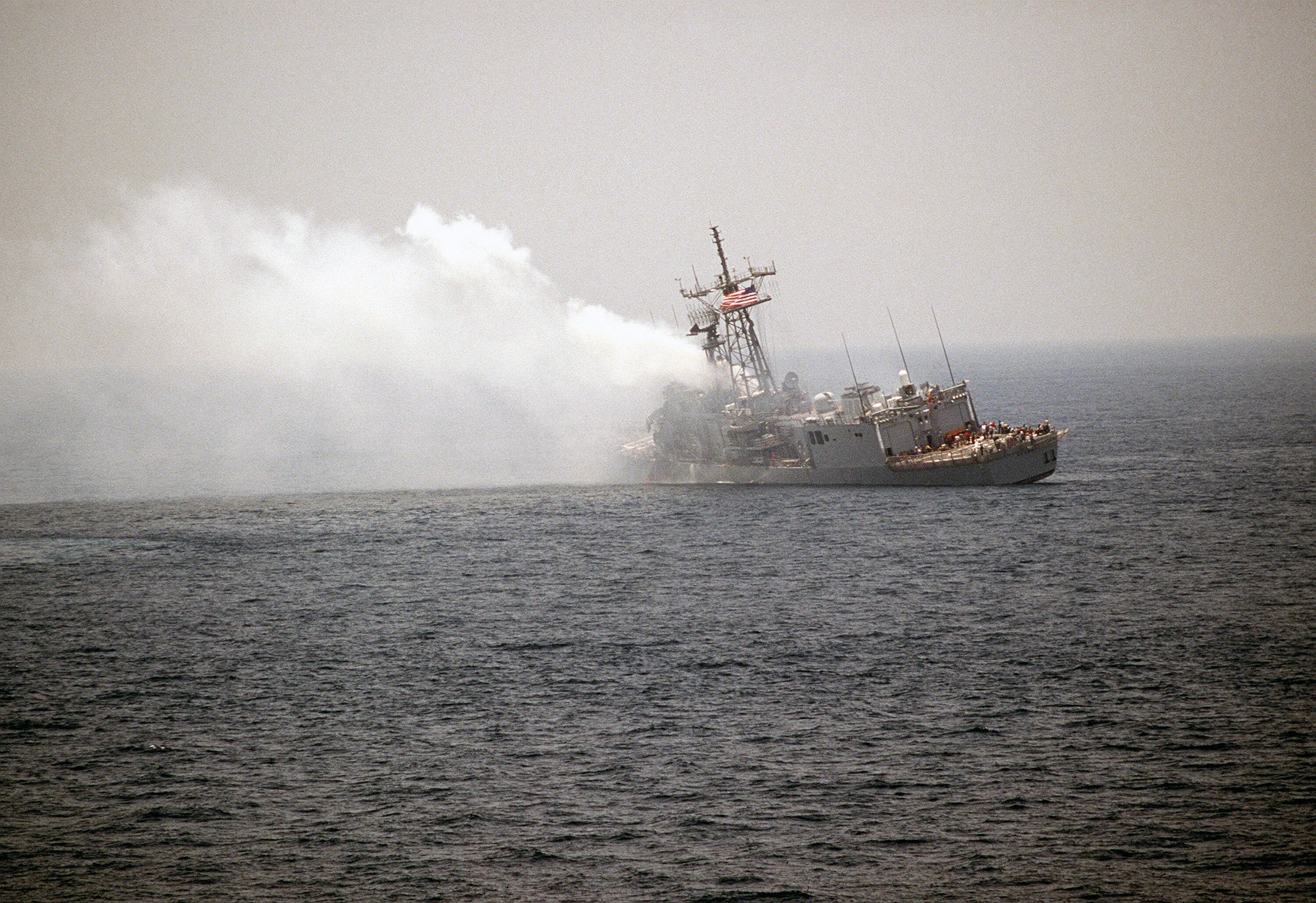 Uss stark. USS Stark (FFG-31). Фрегат Старк. Эсминец Старк. Взрыв корабля.