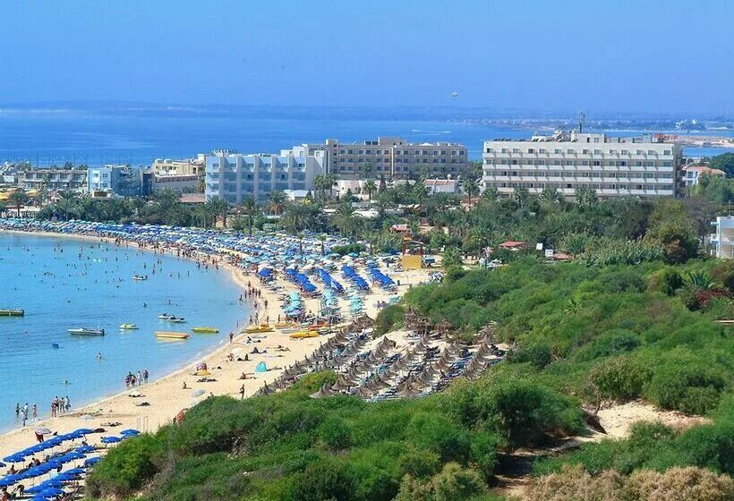 Голубая лагуна айя напа. Кипр ayia napa. Нисси бич веб камера. Кипр айя-напа достопримечательности. Камеры кипр.