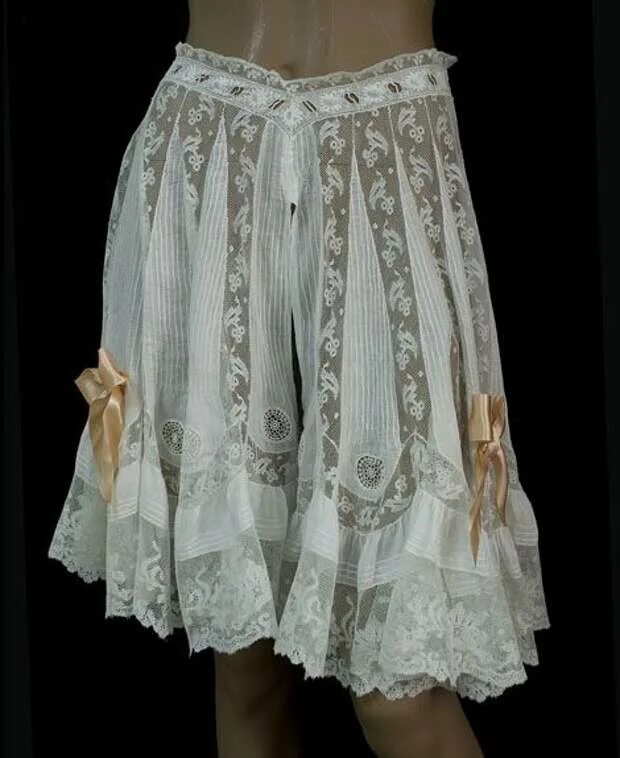 Кружевные панталоны 19 век. Панталоны женские 19 век 19 века. Панталоны. Нижнее белье 19 века. Кружевные панталоны 19 век.