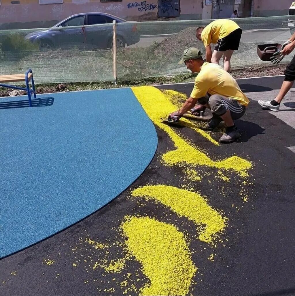 покрытие из резиновой крошк. уложить резиновое покрытие для детских площадок. бесшовное резиновое покрытие ecostep. резиновое покрытие эпдм. покрытие для детских площадок из резиновой крошки.