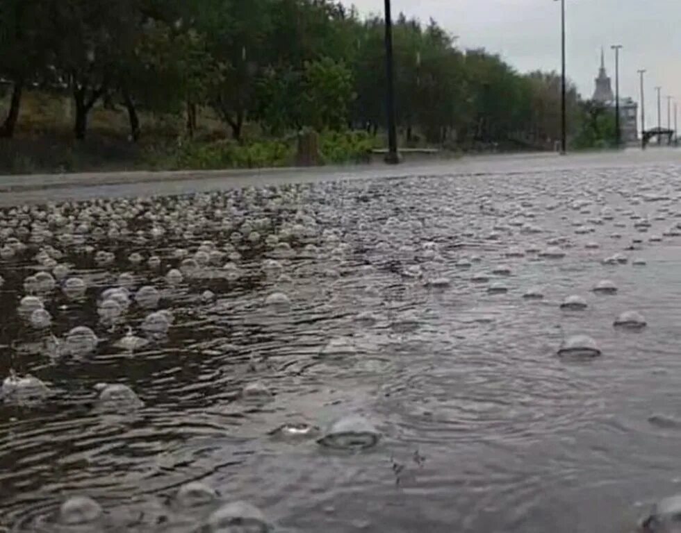 Дождь красноярск погода. Дождь в Красноярске. Ливень в Красноярском крае. Дождливый Красноярск. Ливень в Красноярске сегодня.