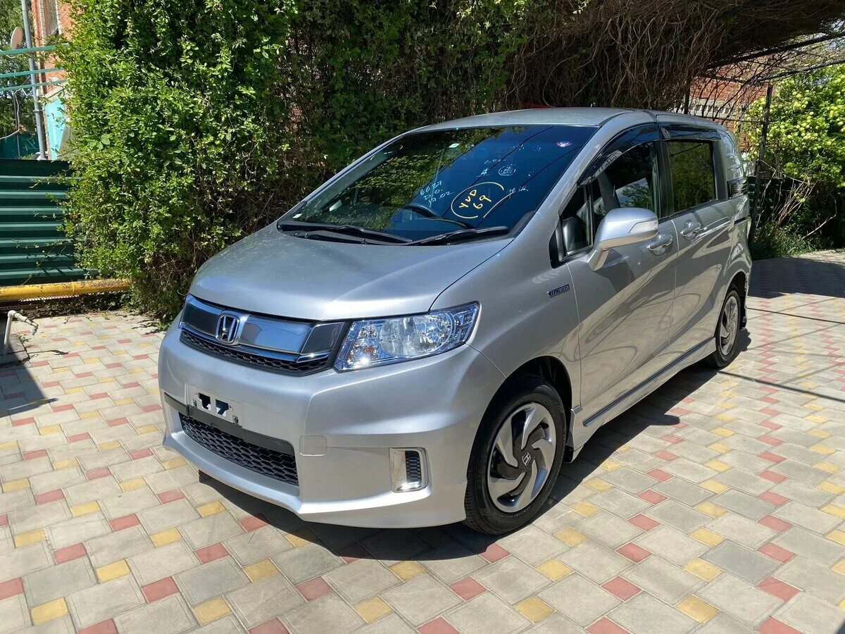 Honda freed 2016