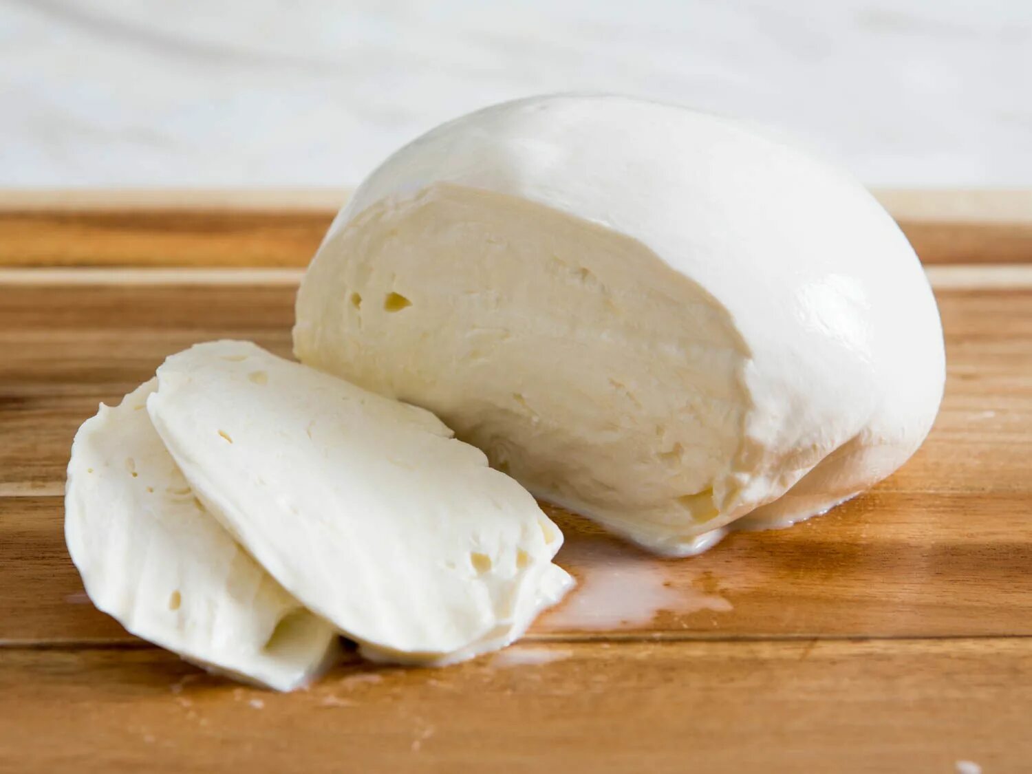 Сыр моцарелла Буффало. Сыр mozzarella. Моцарелла мясо Муми троллей. Сыр моцарелла mozzarella.