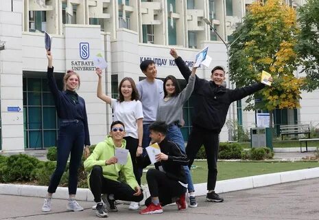 Ілініп тұрған жыныстық ерні бар порно