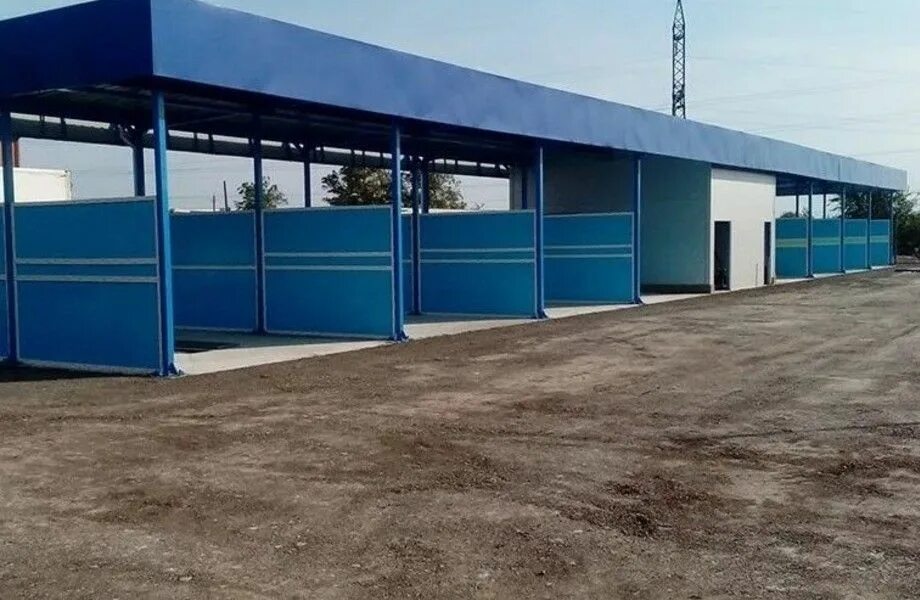 Автомойки из сэндвич панелей. Строительная автомойка. Строительная автомойка. Фасад здания автосервиса. Строительная автомойка.