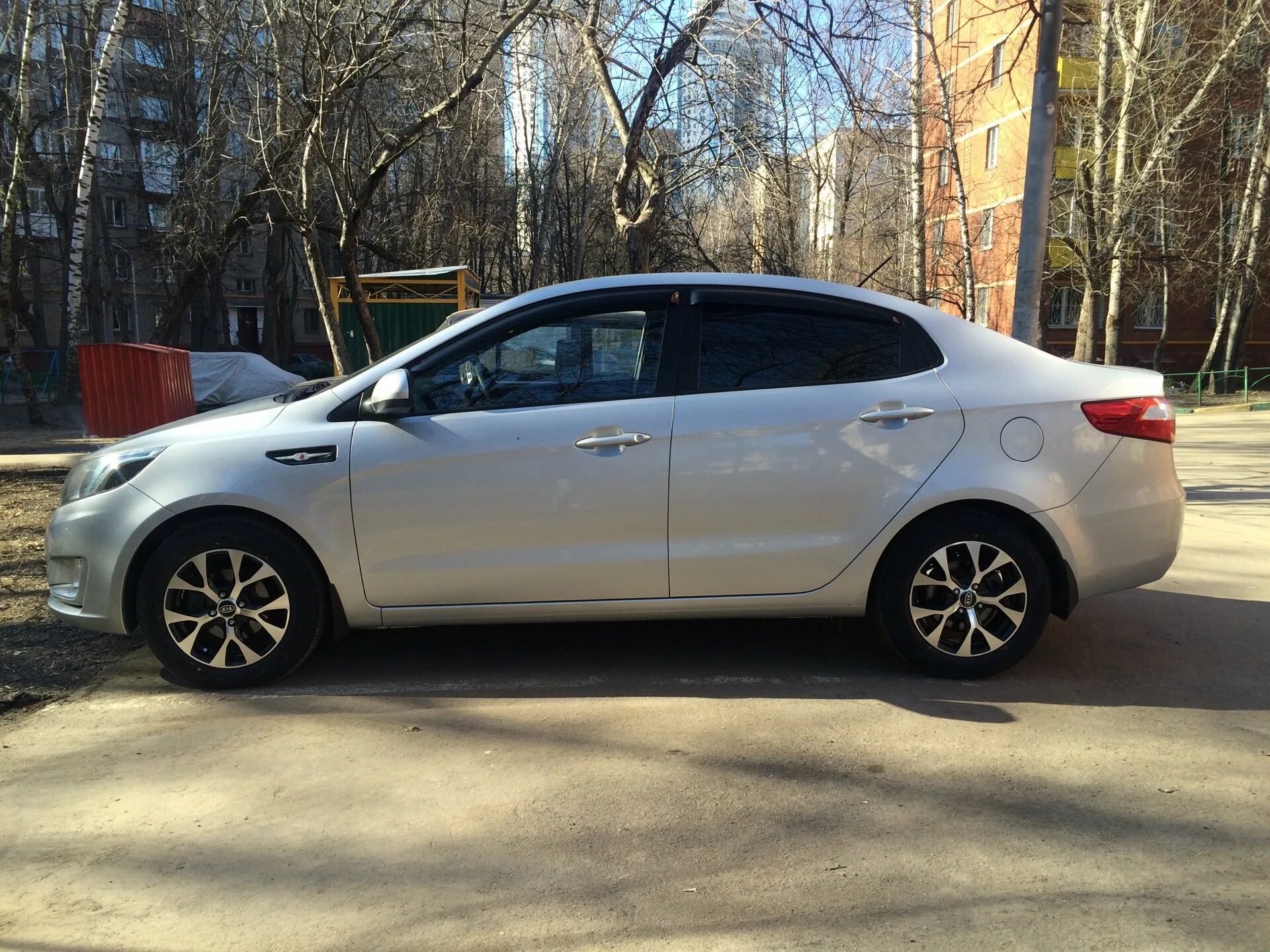 15 rio. Kia Rio r15. Kia Rio 3 r16. Kia Rio диски r16. Kia Rio r16 Premium.