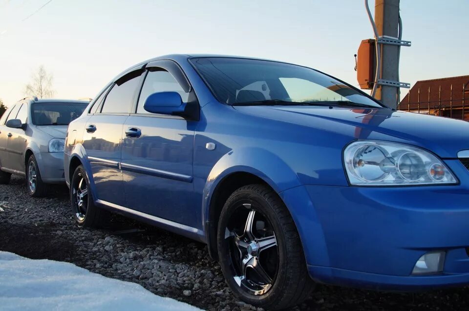 Лачетти хэтчбек колеса. Chevrolet Lacetti r16. Chevrolet Lacetti диски r16. Chevrolet Lacetti колеса r16. Шевроле Лачетти седан на r16.