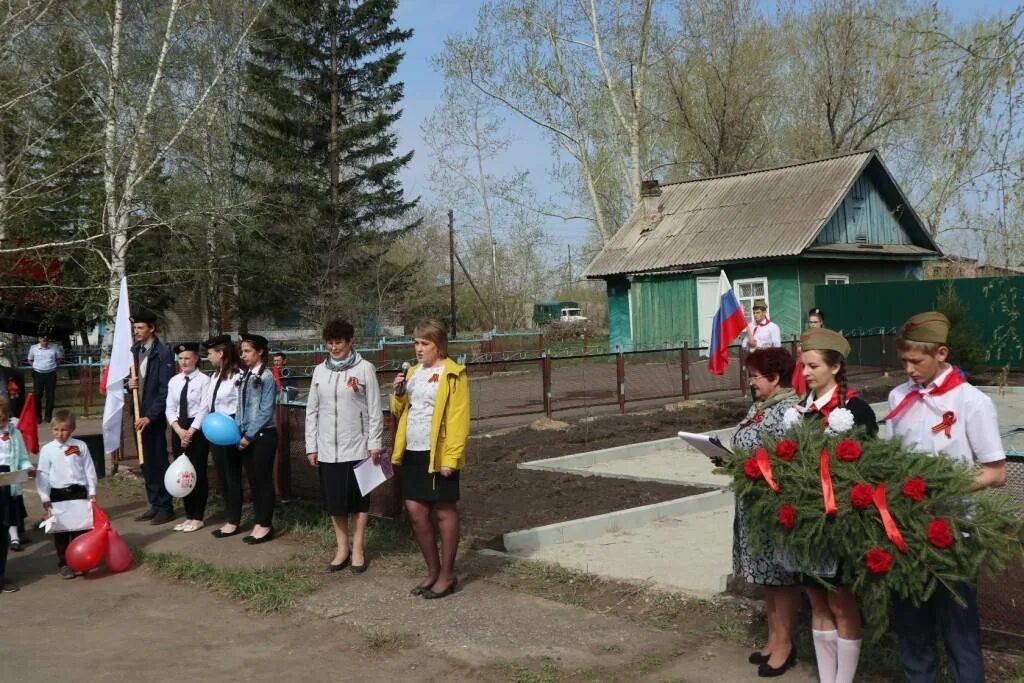 Кытмановский район поселок Октябрьский. Посёлок Октябрьский Алтайский край Кытмановский район. Парк в поселке Октябрьский Кытмановский район. Поселок Октябрьский природа Кытмановского района.