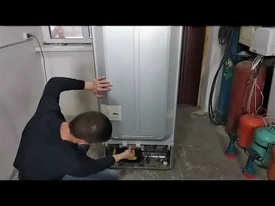 Индезит ноу фрост. Холодильник lg морозит причины. Холодильник lg bz03. Холодильник индезит ноу фрост морозилка. Холодильная камера из старого холодильника.