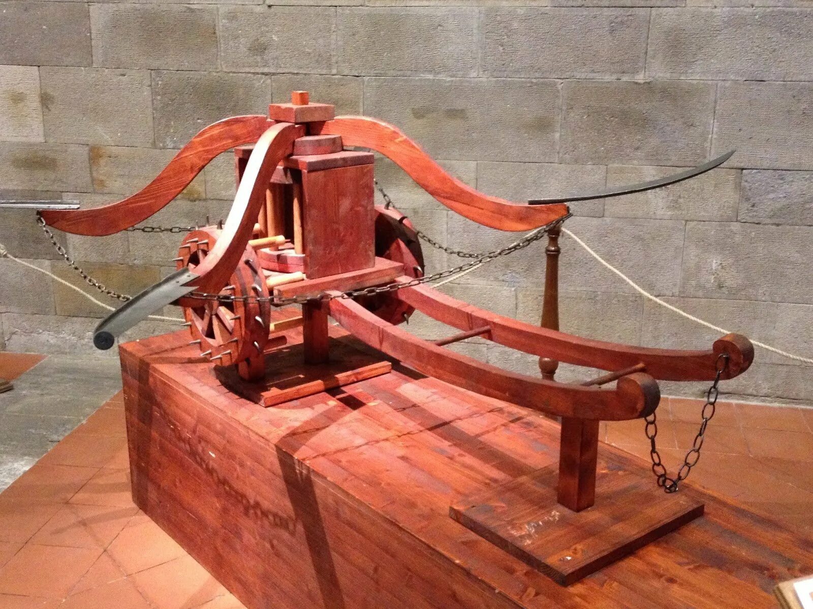 Изобретения леонардо да винчи автомобиль. Самодвижущаяся тележка леонардо да винчи. Самоходная тележка да винчи. Машины леонардо. Машина леонардо да винчи.