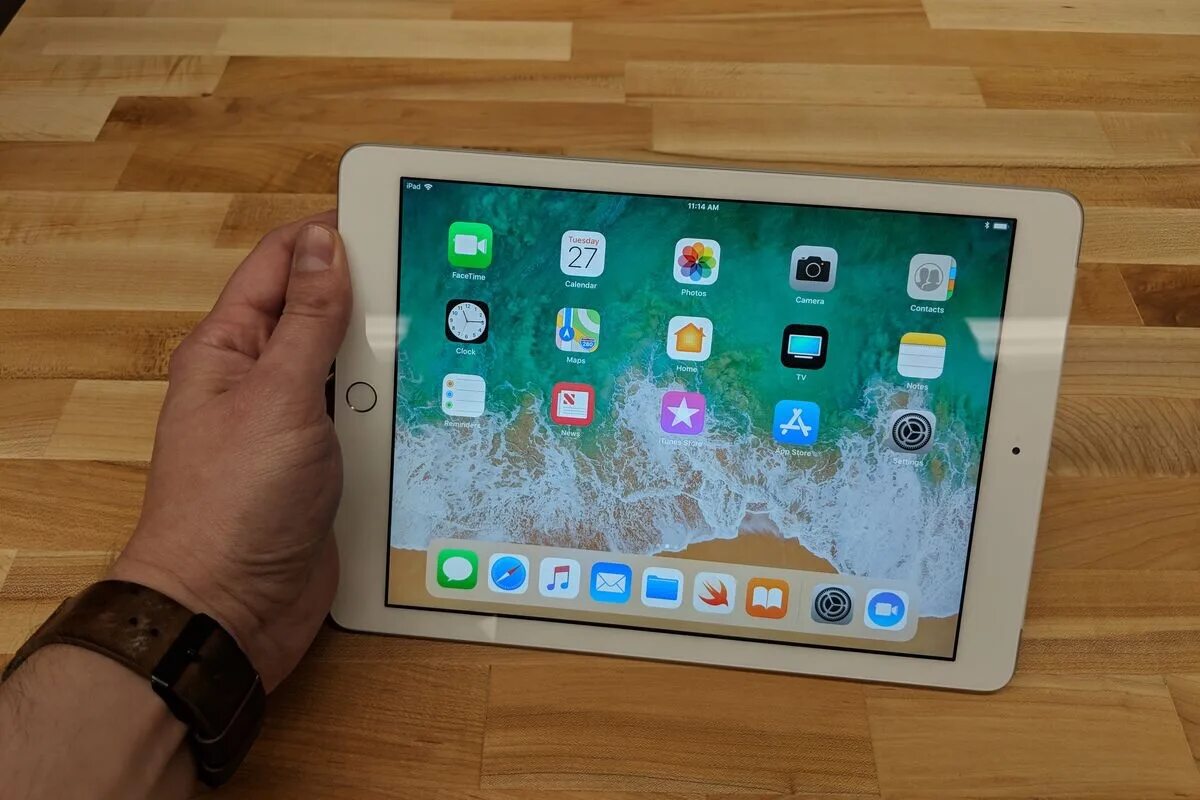 Apple store ipad. Планшет эпл с эпл пенсилом. ipad с apple пенсилом. поддержка для ipad. самый большой айпад.