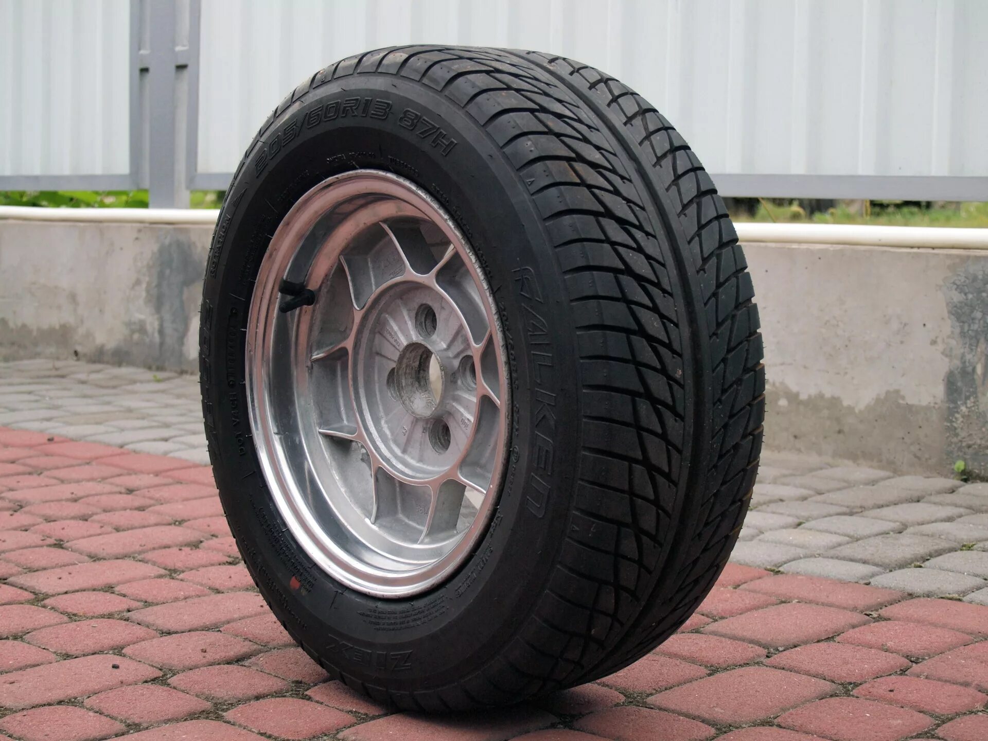 Купить авторезину 205. 205/60 R13. Резина р13 205/60. 205/60 R13 на ВАЗ. Резина 205 60 r13.