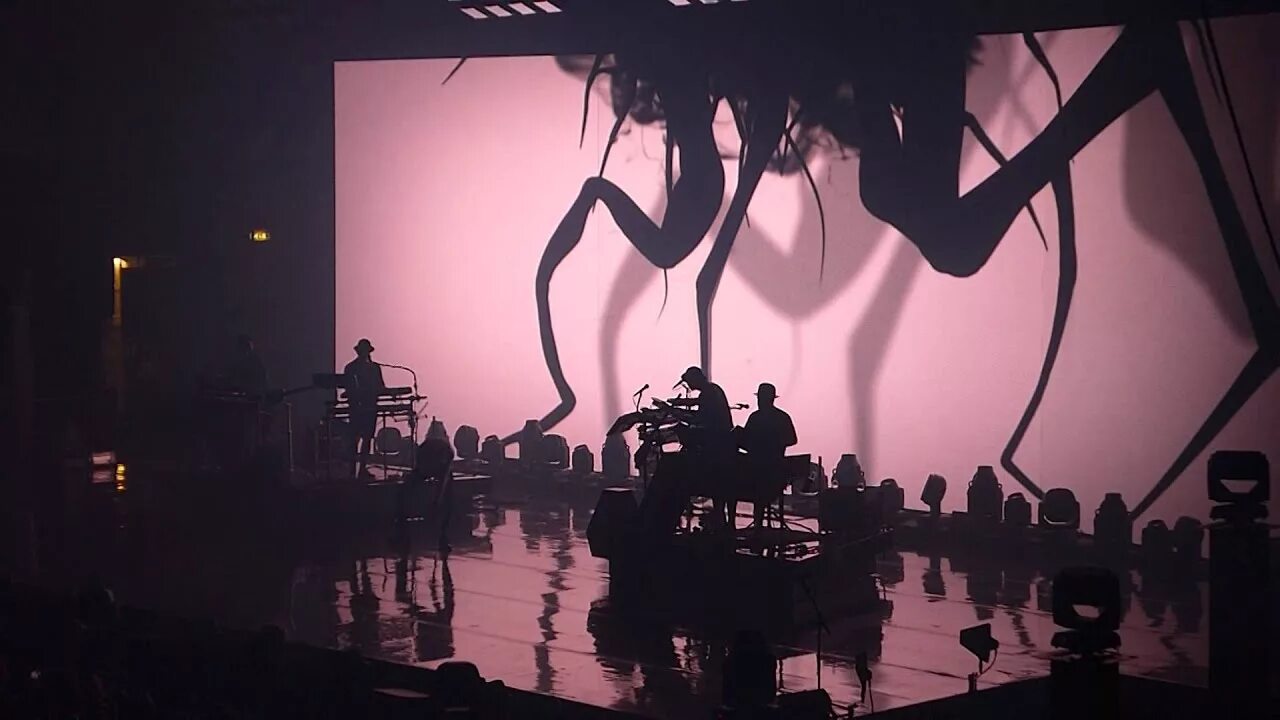 Stromae quand c est перевод. Stromae quand c&#039;est. quand c&#039;est stromae фото.