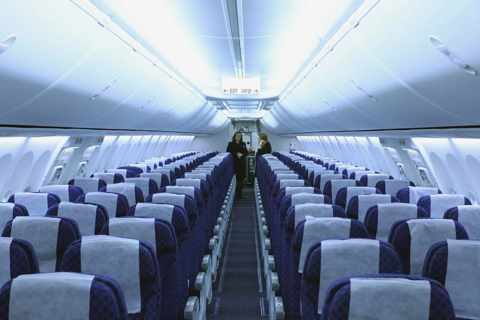Боинг 737-900 салон. Boeing 737-900er салон. KLM Boeing 737-800 салон. Салон самолета Боинг 737