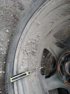 Машину раскачивает из стороны в сторону
