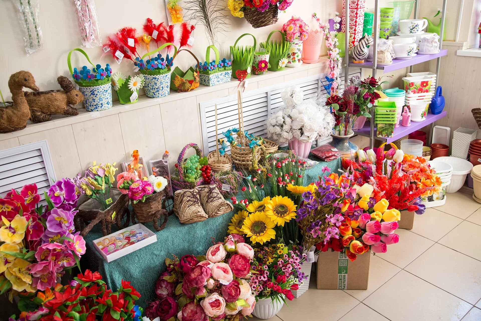 интерьер цветочного магазина. цветочный магазин первоуральск. цветочная 1 первоуральск. цветочный магазин первоуральск. красивый магазин цветов.