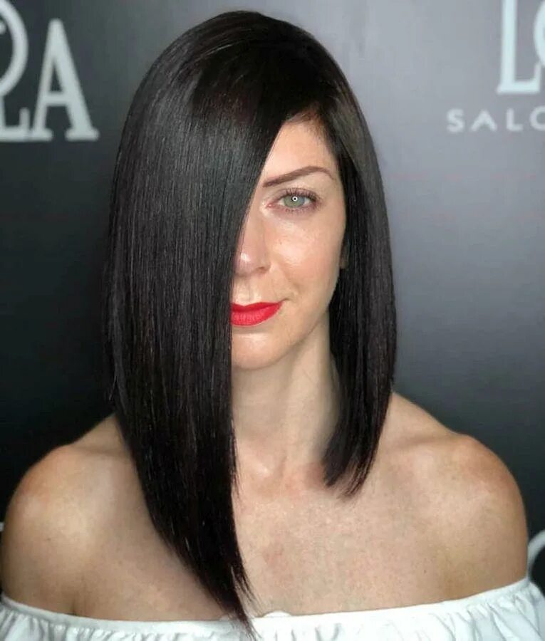 Стрижки женские на длинные волосы. Стрижка ассиметрияна средние волосы. Удлинённое ассимитричное каре. Асимметричная стрижка на длинные волосы. Асимметрия длинных.