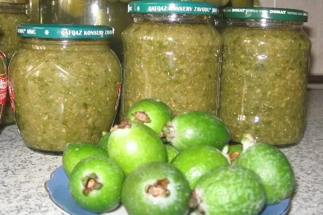 Как заморозить фейхоа на зиму. Кубанский продукт фейхоа с сахаром. компот фейхоа с яблоками. фейхоа консервирование. варенье из фейхоа на зиму.