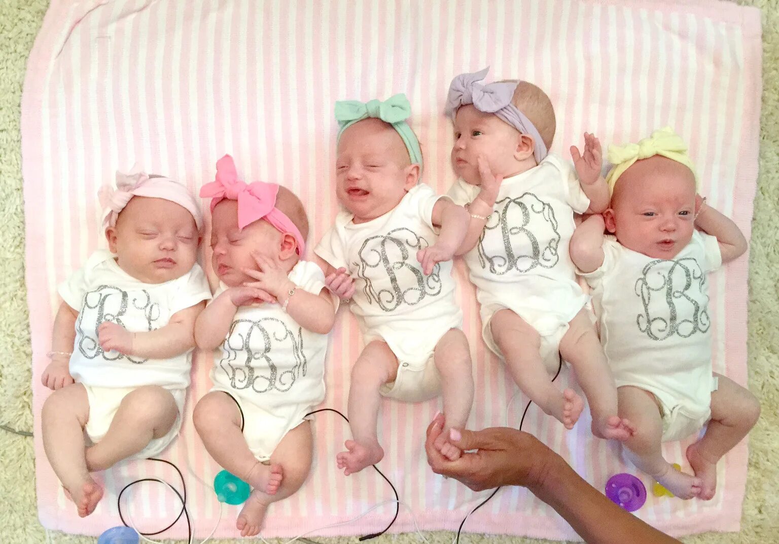 Пятая двойня грязовецкий. Пятерняшки артамкины. Пятая двойня грязовецкий. 4 месяца двойняшкам. Пятая двойня грязовецкий.