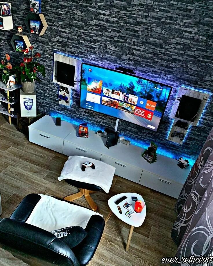 Secretos de Izuku (Pausada) Small game rooms, Gamer room decor, Computer gaming 