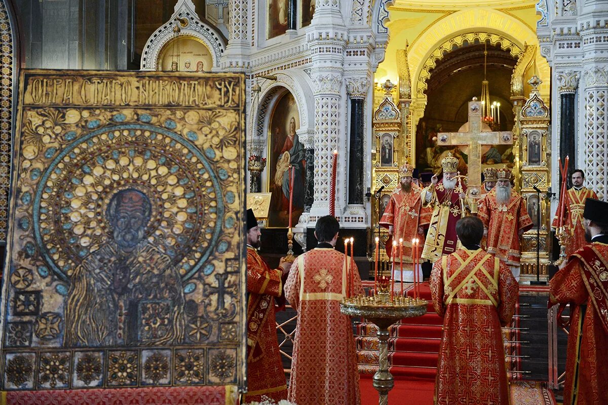 Какие иконы находятся в храме христа спасителя. Икона николая чудотворца в храме христа спасителя в москве. Какие иконы находятся в храме христа спасителя. Главная икона храма вооруженных сил россии спас нерукотворный. Храм христа спасителя верхний храм.