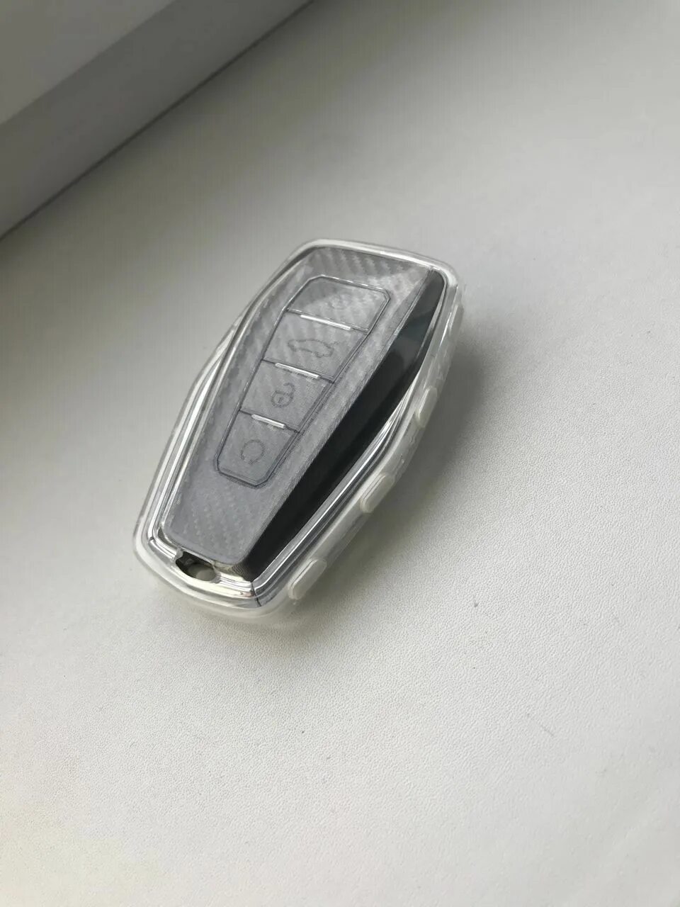Держатель для телефона в джили атлас. Смарт ключ geely coolray. Смарт ключ geely coolray. Чехол для ключа geely coolray. Чехол на ключ джили куллрей.