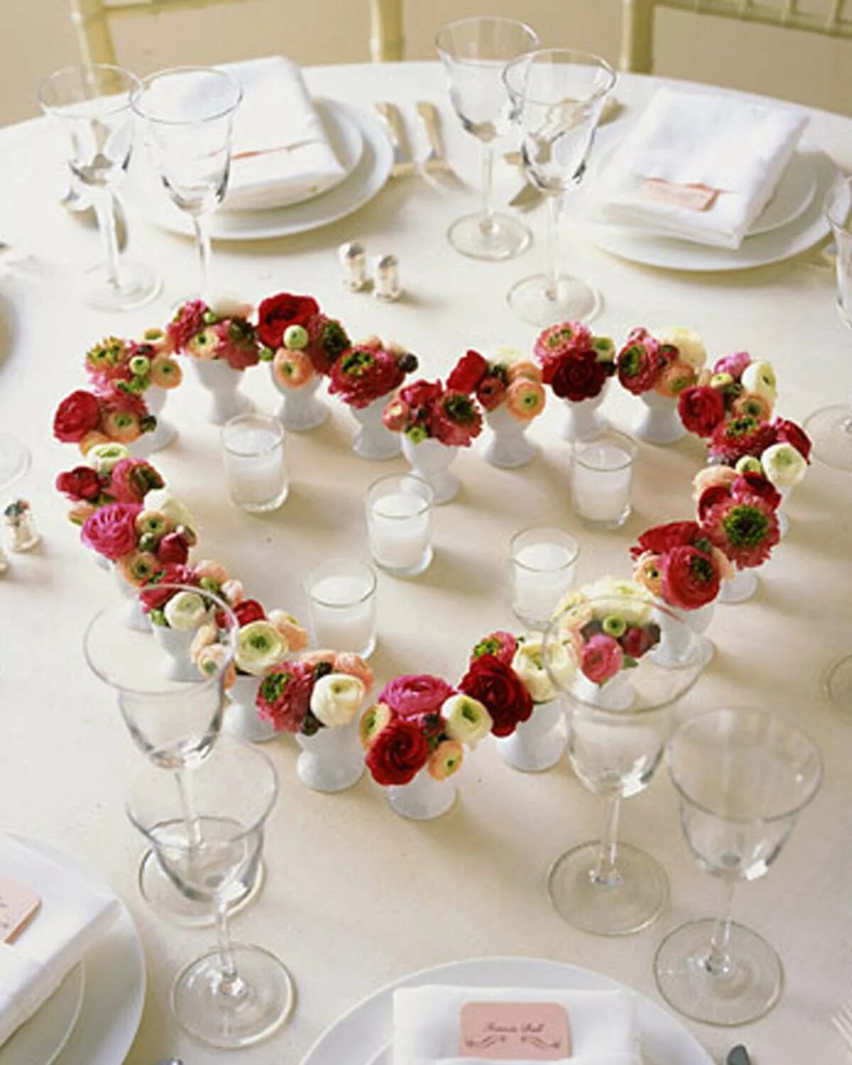 Украшение свадебного стола. Романтическое украшение стола. Украшение стола на день рождения. Красиво украсить стол. Как можно оформить стол
