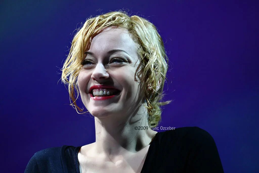 Anneke van. Аннеке ван гирсберген в молодости. anneke van giersbergen в молодости. аннеке ван гирсберген и диана ван гирсберген. группа agua de annique.