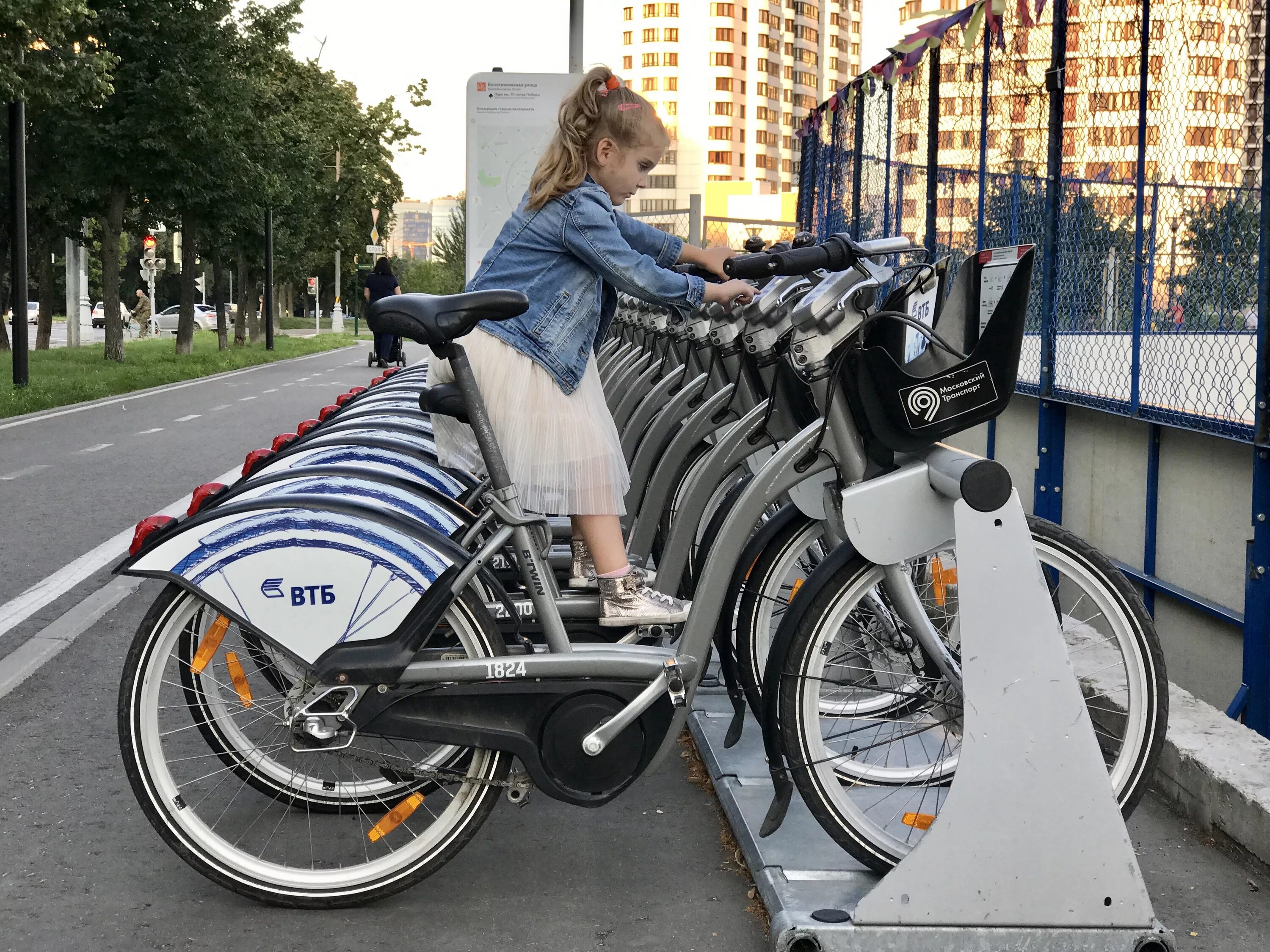 Велопрокат в москве втб. Московский велопрокат ВЕЛОБАЙК. Велопрокат в Москве 2022. Прокатные велосипеды ВТБ.