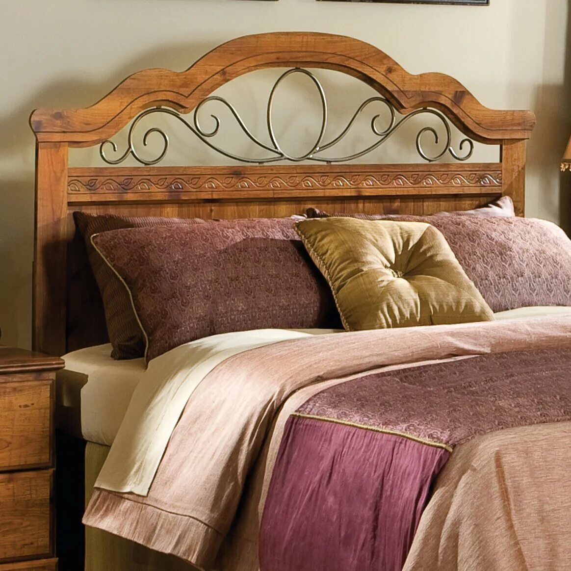 Изголовье кровати из дерева. Кровать с деревянным изголовьем. Кровать с деревянной спинкой. Спинка кровати из дерева.