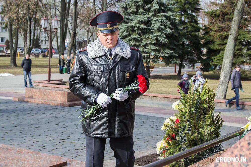 Когда день белорусской милиции. День белорусской милиции. День милиции в Беларуси с цветами. С днем белорусской милиции картинки. Поздравления с днем милиции в Белоруссии.