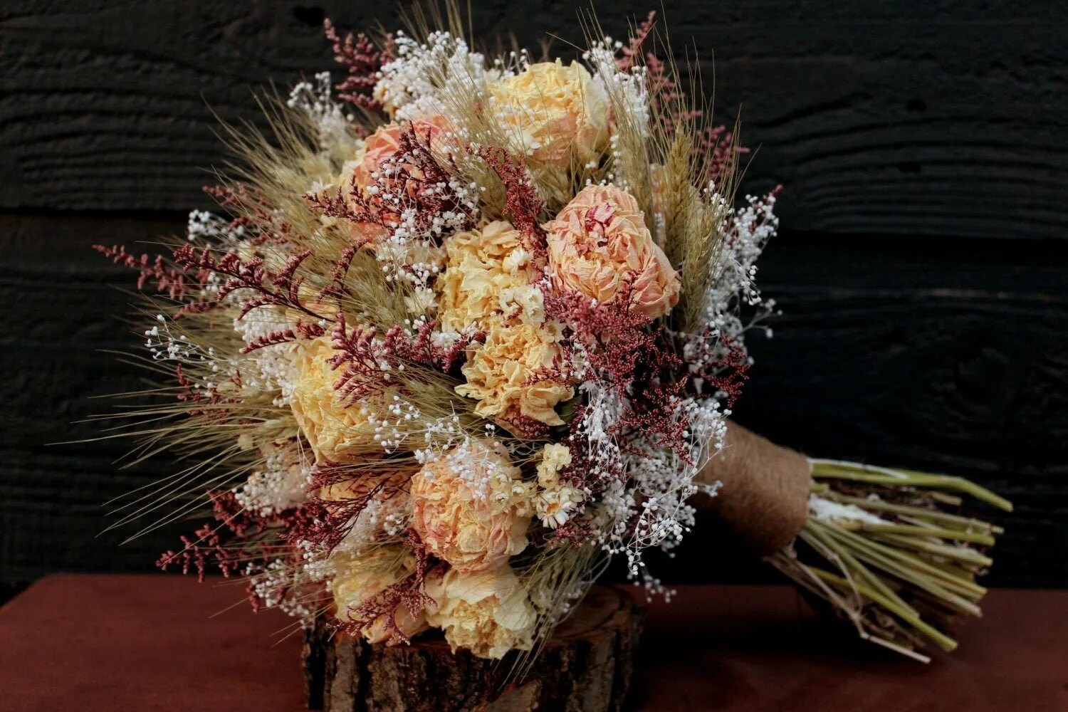 Сухие живые цветы. Зайцехвост лагурус букет. Сухоцвет erianthus. Протея сухоцвет букет. Тодико сухоцвет.