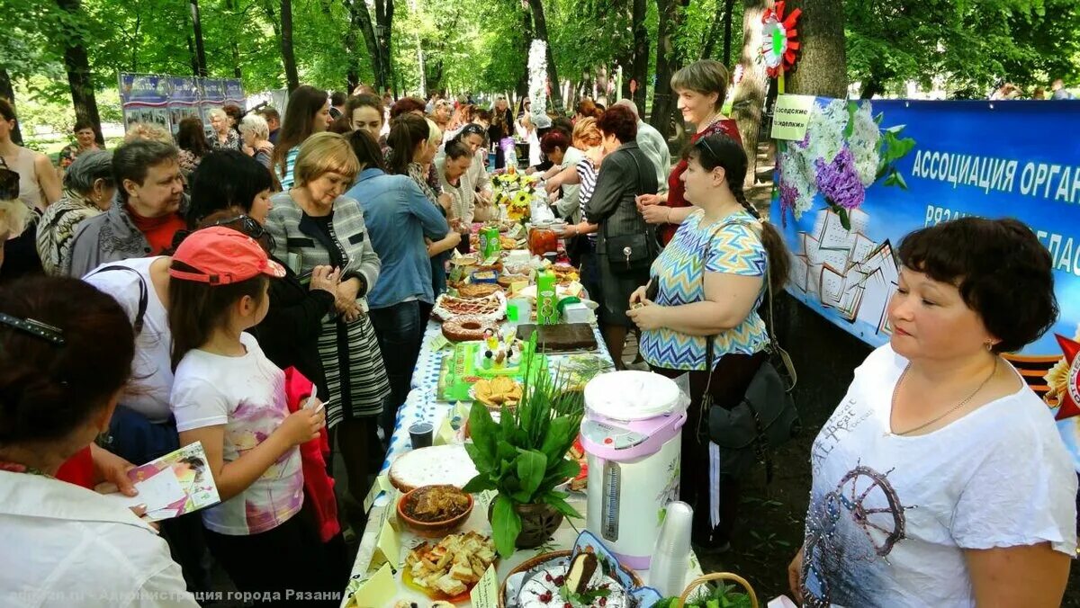 2017 социальный. Празднование дня соседей 26 мая. День соседей фото мероприятий. Городские каникулы Рязань. Форум добрососедства.