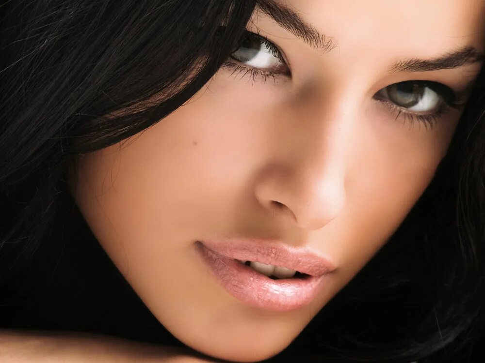 брюнетка с голубыми глазами. брюнетки крупный план. Sunny leone глаза. Angelina petrova. брюнетки крупный план.