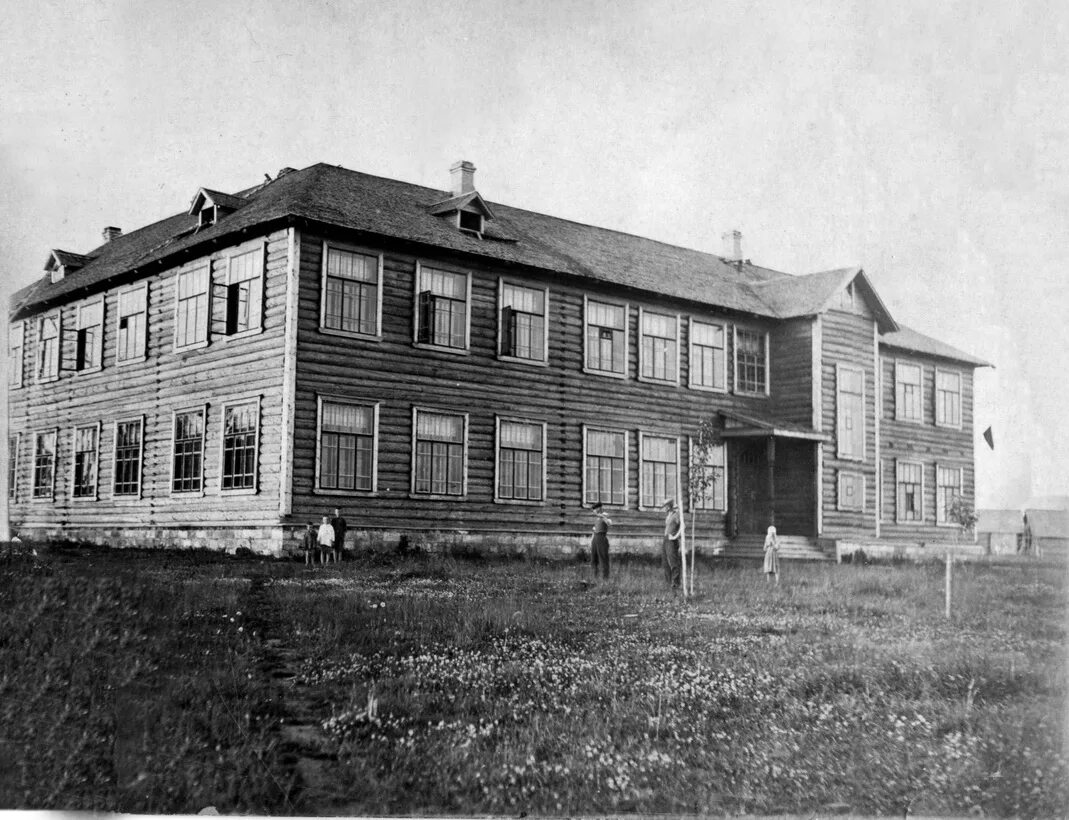 Старая school. Луковниково школа. Старая школа. Старые школы в России. Школа старые фотографии.