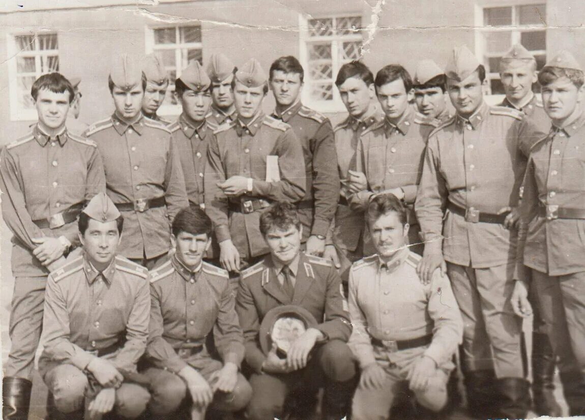 Выпуск свваул выпуск 1981. Саратовское высшее военное авиационное училище лётчиков выпуск 1983. Саратовское высшее авиационное. Саратовское высшее военное авиационное училище лётчиков. Свваул выпуск 1985.