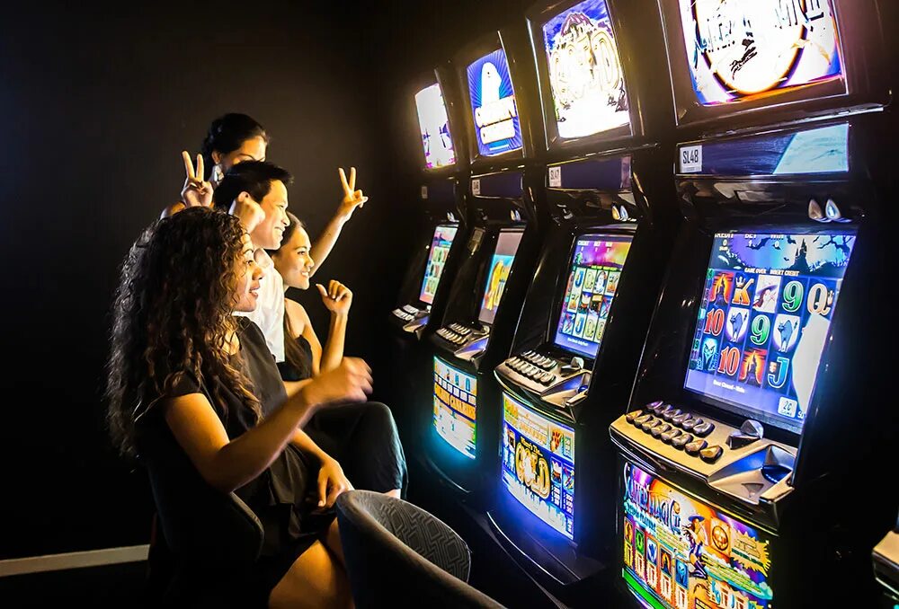 Какие самые лучшие игровые автоматы. Judi88 Slot. Игровой автомат казино. Игровые автоматы с компьютерными играми. Игровые автоматы азарт.