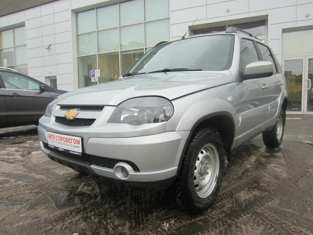 шевроле нива серебристая 2011 года. нива шевроле серебристого цвета. нива шевроле серебристая. нива шевроле серебристого цвета. шевроле нива 2013 серебристый.