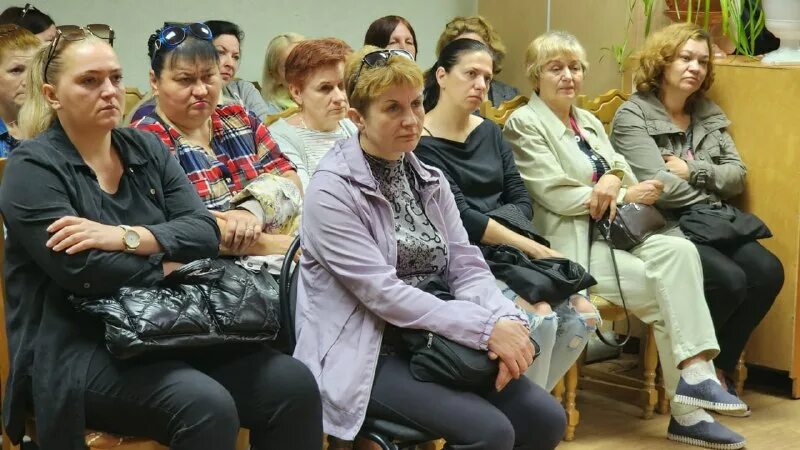 Профессиональные компетенции социального работника. Конкурс социального работника 2017. Социальный работник еманжелинка. Конкурс социальный работник 2020. Социальный работник презентация.