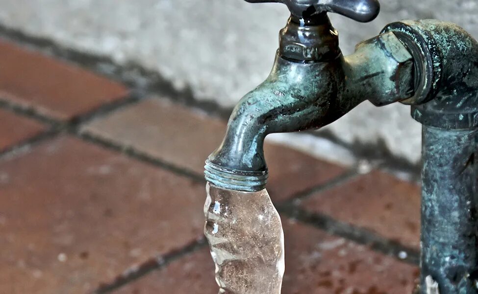 Замерзла вода в доме. Замерзла вода в доме