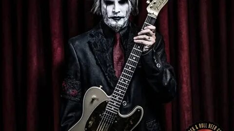John likes to play