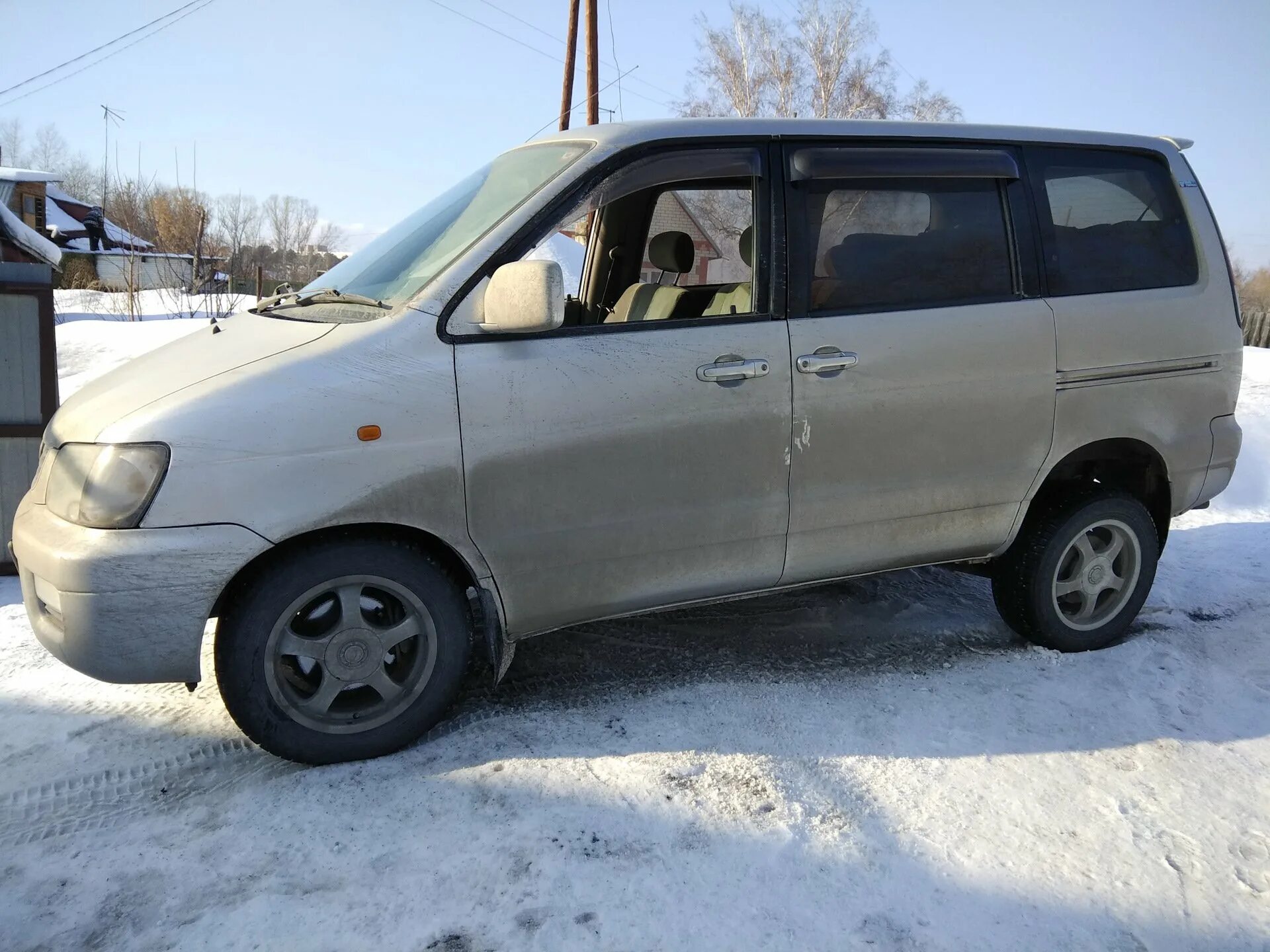 Куплю лит айс ноах. Toyota Lite Ace Noah 2000. Toyota Lite Ace Noah. Тойота Лайт айс Ноах. Toyota LITEACE Noah.