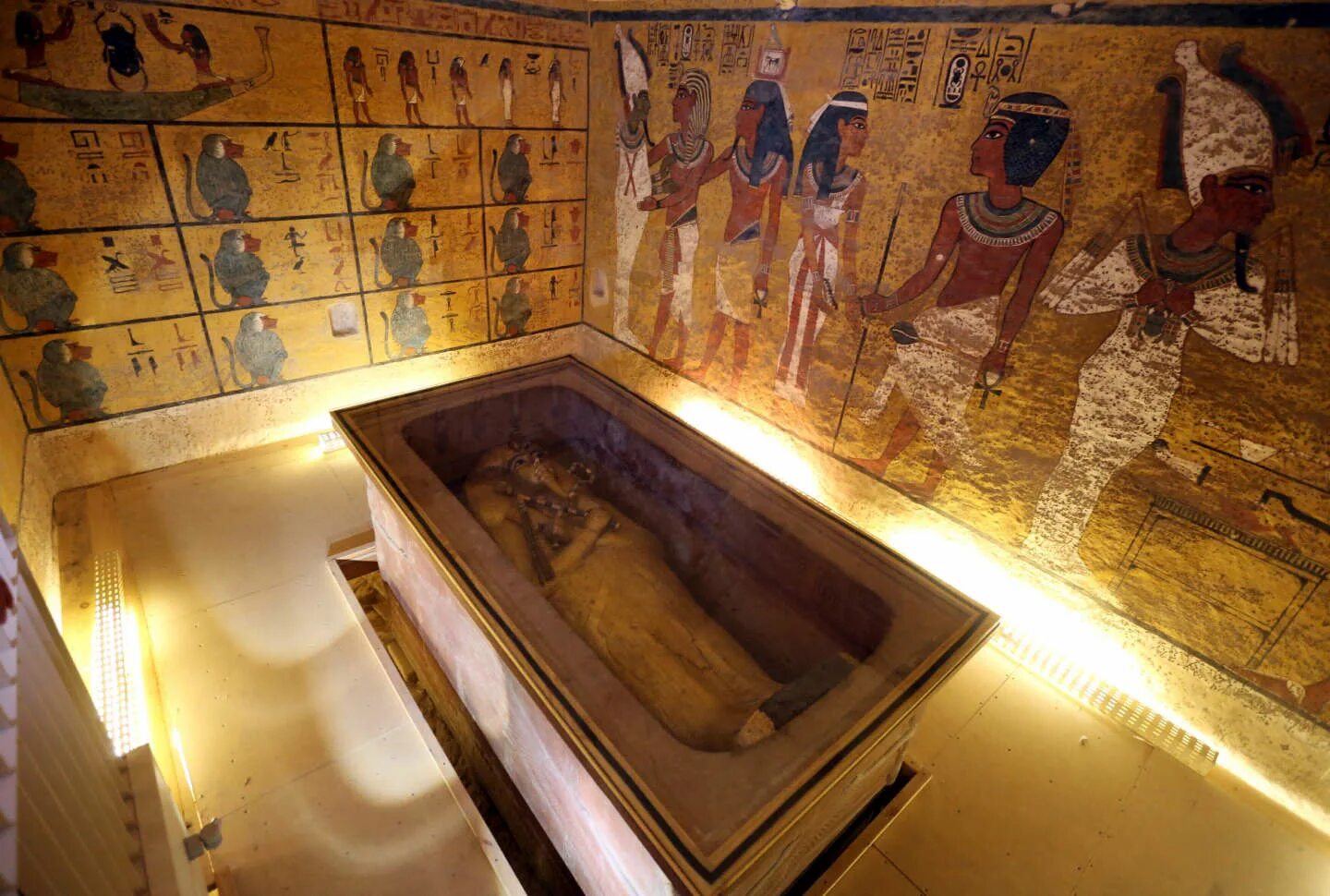 Гробница фараона тутанхамона. Долина царей египет гробница тутанхамона. Египет тутанхамон гробница. Египет тутанхамон гробница. Пирамида хеопса внутри мумия тутанхамона.